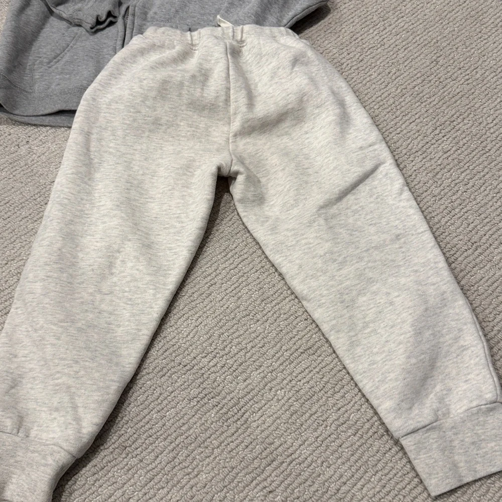 The black dog Martha’s Vineyard sweatshirt and sweatpants - Picture 4 of 8